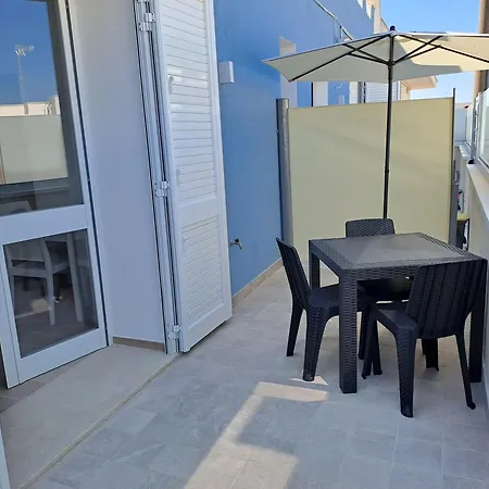 アパート Trepuzzi トッレ・ラピッロ